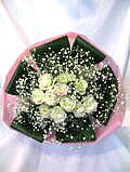 白バラ（ピンクラメ）10本とかすみ草の花束